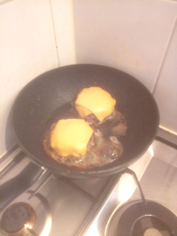 hamburger in de pan